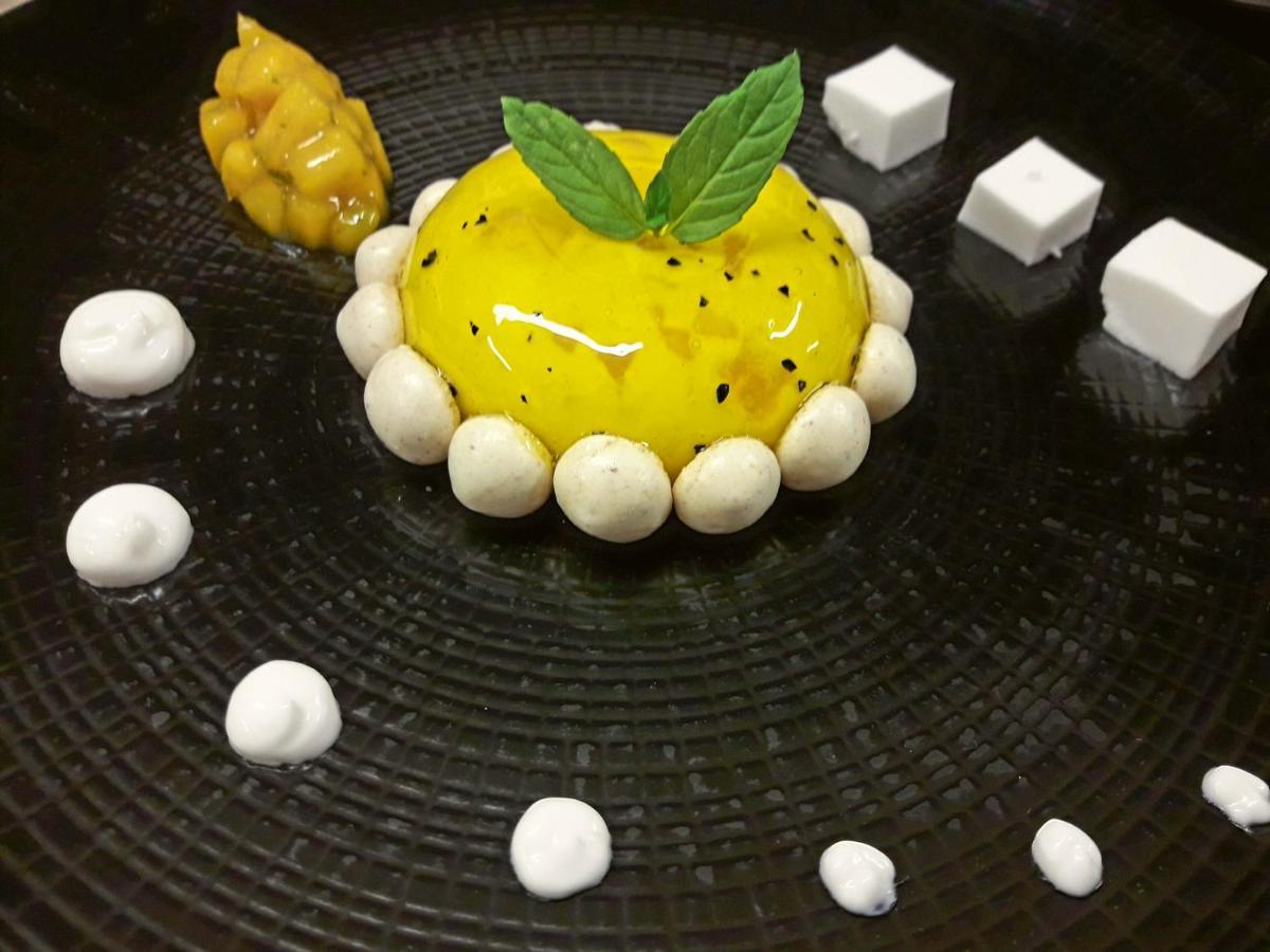 Hotel De France - Restaurant L'Insolite Дуарнене Екстериор снимка